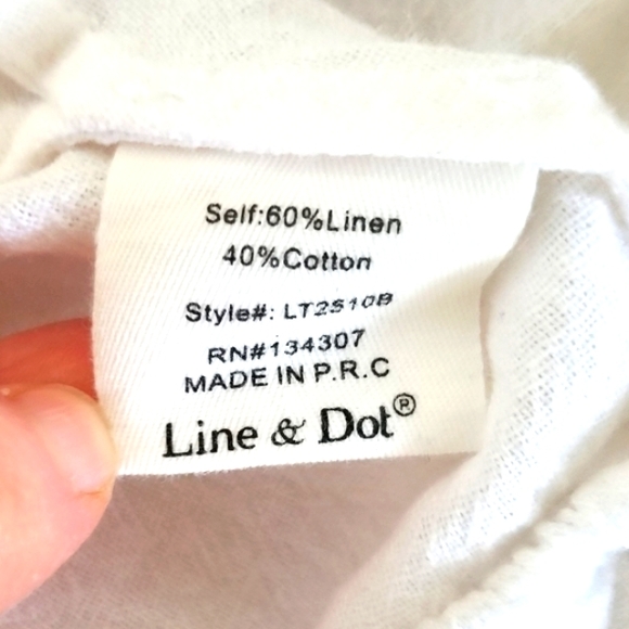 NEW!Line & Dot L flutter sleeve top - Picture 8 of 9